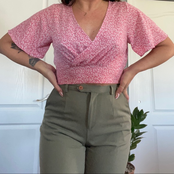 Pink floral crop top size small - Picture 2 of 4
